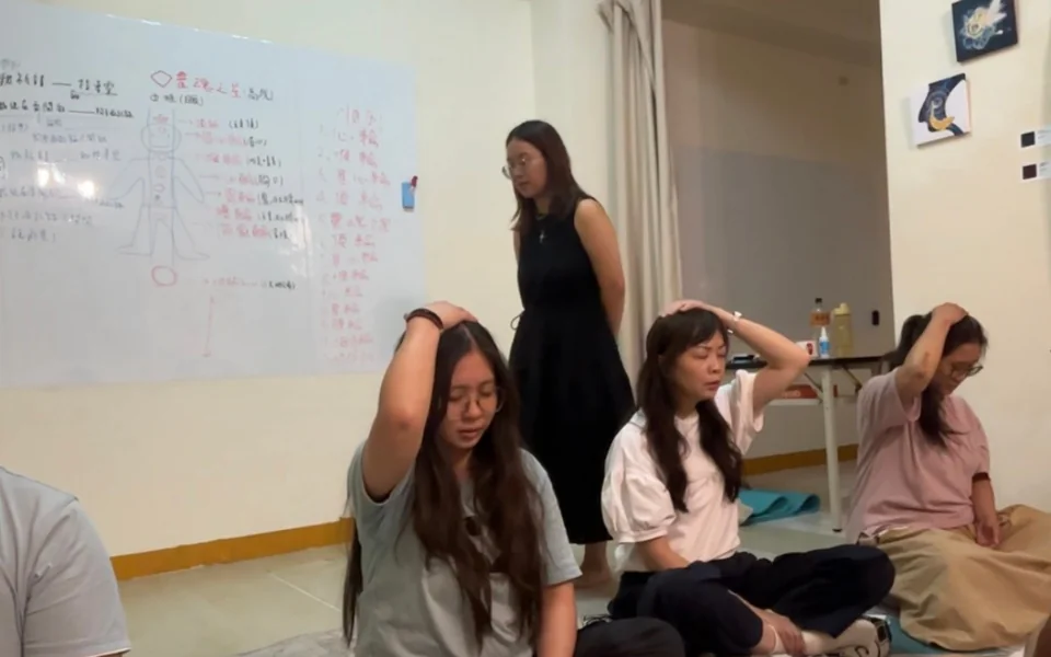 每週一 阿卡西紀錄
與光的課程